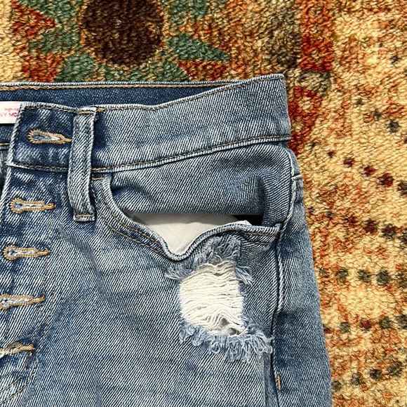 SO Womens Curvy Mom Ripped Jeans Size 3/26 - Picture 5 of 7